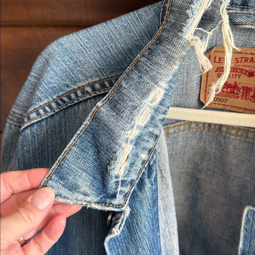 Levis thrashed distressed